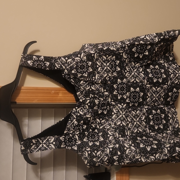 Torrid Sleeveless Lace Print Peplum Top - Picture 1 of 10